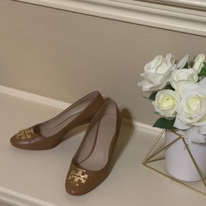 Tory Burch 7.5 Laura '70mm Mestico Tan/Gold Pumps